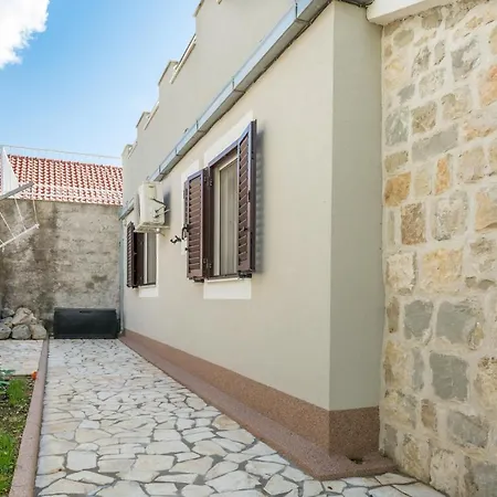 Apartman Ma & La *